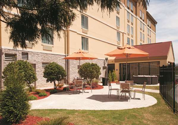 La Quinta Inn & Suites by Wyndham Atlanta Airport North in College Park, Georgia, United States
