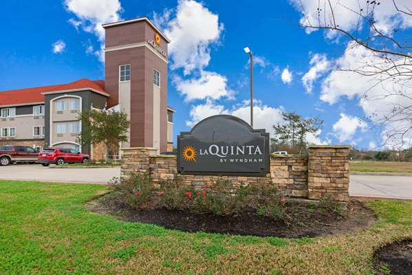 La Quinta Inn & Suites by Wyndham Bridge City in Bridge City, Texas, United States