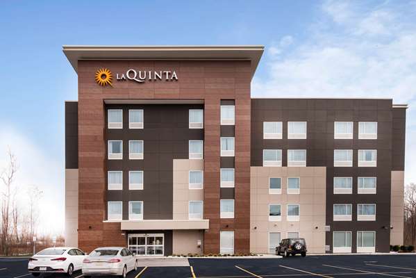 La Quinta Inn & Suites by Wyndham Buffalo Amherst in Buffalo, New York, United States