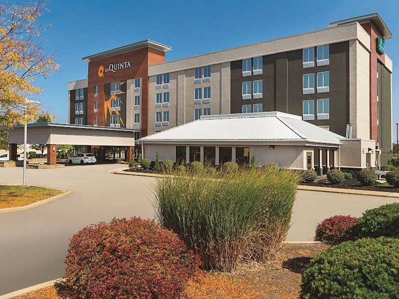 La Quinta Inn & Suites by Wyndham Cleveland Airport West in North Olmsted, Ohio, United States