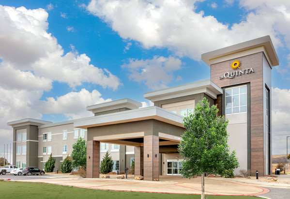 La Quinta Inn & Suites by Wyndham Clinton Historic Route 66 in Clinton, Oklahoma, United States