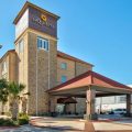 La Quinta Inn & Suites by Wyndham Dallas Grand Prairie South