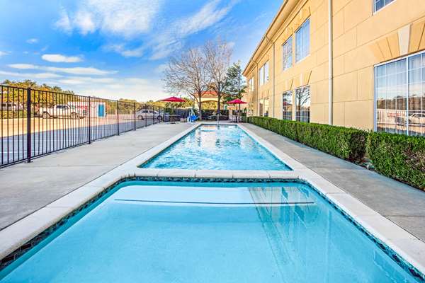 La Quinta Inn & Suites by Wyndham Dallas - Las Colinas in Irving, Texas, United States