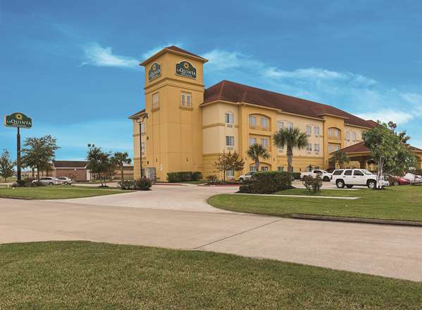 La Quinta Inn & Suites by Wyndham Deer Park in Deer Park, Texas, United States