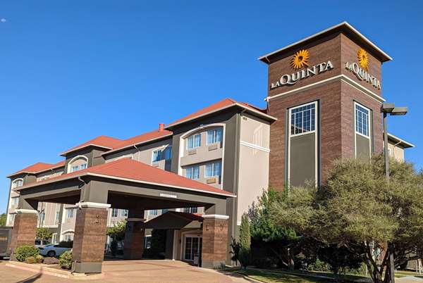 La Quinta Inn & Suites by Wyndham Fort Worth NE Mall in North Richland Hills, Texas, United States