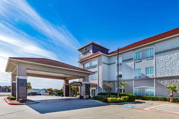 La Quinta Inn & Suites by Wyndham Garland Harbor Point in Garland, Texas, United States