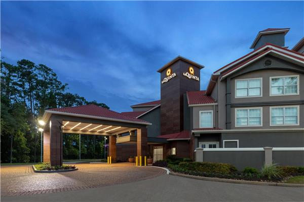 La Quinta Inn & Suites by Wyndham Houston Bush IAH South in Humble, Texas, United States