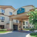 La Quinta Inn & Suites by Wyndham Jackson Airport