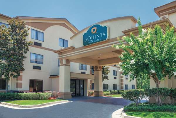 La Quinta Inn & Suites by Wyndham Jackson Airport in Pearl, Mississippi, United States