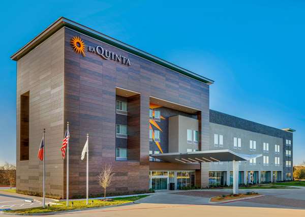 La Quinta Inn & Suites by Wyndham Lewisville in Lewisville, Texas, United States
