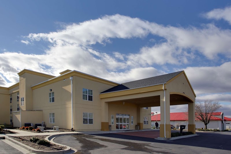 La Quinta Inn & Suites by Wyndham Lexington Park - Patuxent in California, Maryland, United States