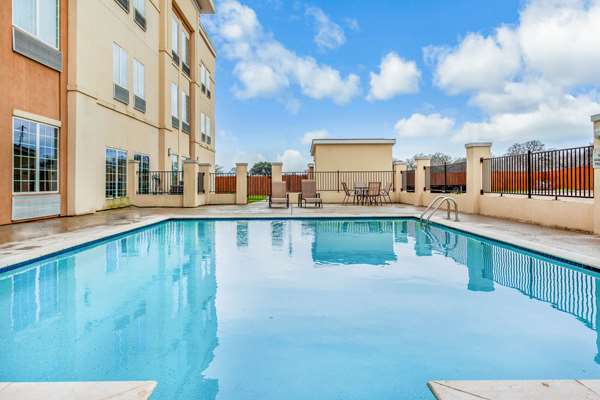 La Quinta Inn & Suites by Wyndham Luling in Luling, Texas, United States