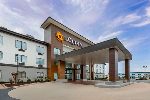 La Quinta Inn & Suites by Wyndham Meridian in Meridian, Mississippi, United States