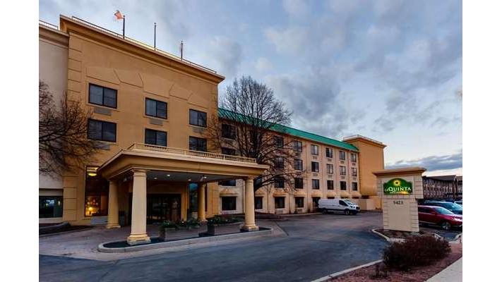 La Quinta Inn & Suites by Wyndham Milwaukee Bayshore Area in Glendale, Wisconsin, United States