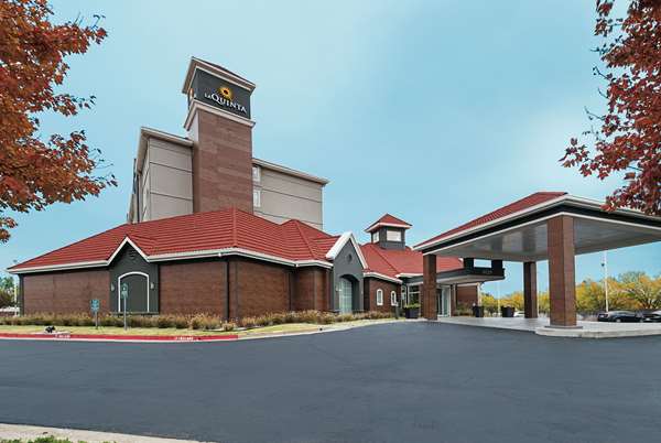 La Quinta Inn & Suites by Wyndham Oklahoma City NW Expwy in Oklahoma City, Oklahoma, United States