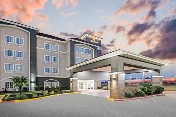 La Quinta Inn & Suites by Wyndham Paris in Paris, Texas, United States