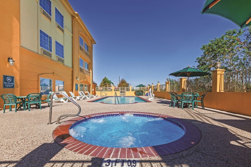 La Quinta Inn & Suites by Wyndham Pearland in Pearland, Texas, United States