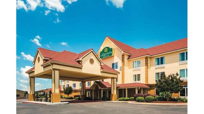 La Quinta Inn & Suites by Wyndham Russellville in Dardanelle, Arkansas, United States