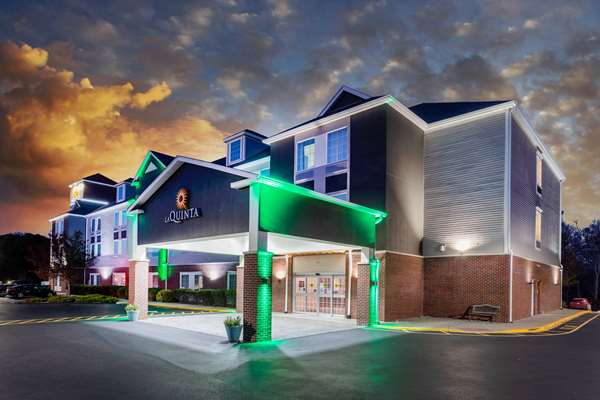 La Quinta Inn & Suites by Wyndham Stonington-Mystic Area in Pawcatuck, Connecticut, United States