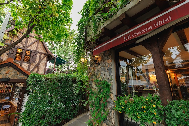 Le Charcoa Hotel in Ban Chang Phuak, Thailand