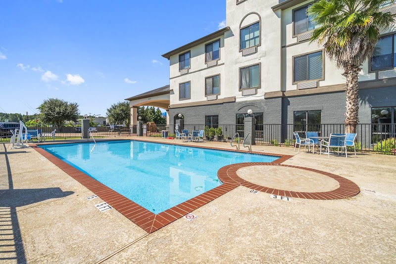 Livingston Inn & Suites in Livingston, Texas, United States