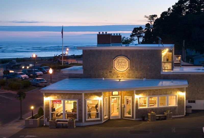 Looking Glass Inn in Lincoln City, Oregon, United States