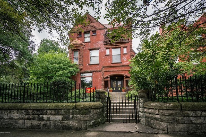 Louisville Bourbon Inn in Louisville, Kentucky, United States