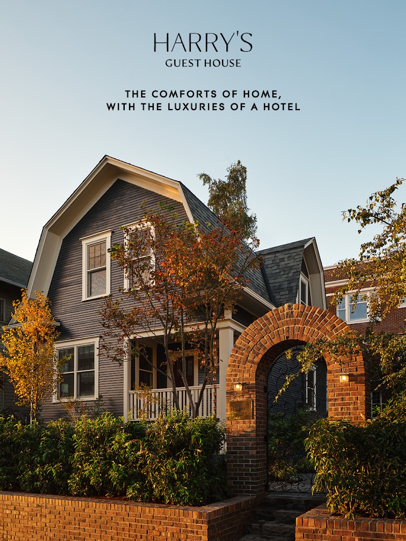 Mercer Island is primarily a residential area and does not have hotels or B&Bs located there. in Mercer Island, Washington, United States