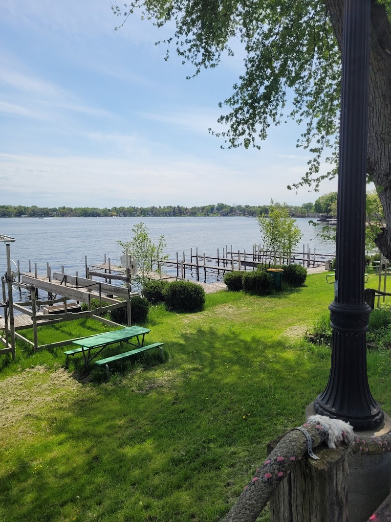 Mineola Hotel in Fox Lake, Illinois, United States