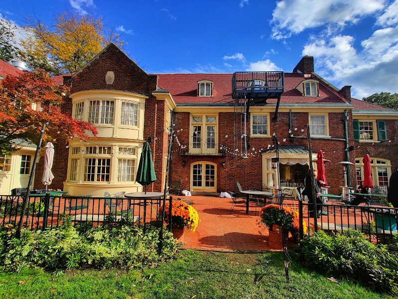 Montague Inn in Saginaw, Michigan, United States