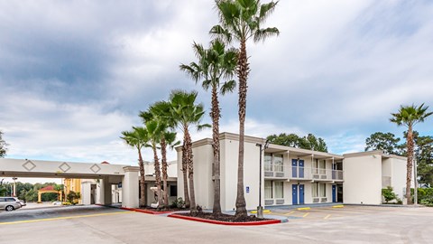 Motel 6 Cleveland, TX in Cleveland, Texas, United States