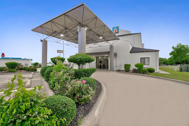 Motel 6 Denison, TX in Denison, Texas, United States