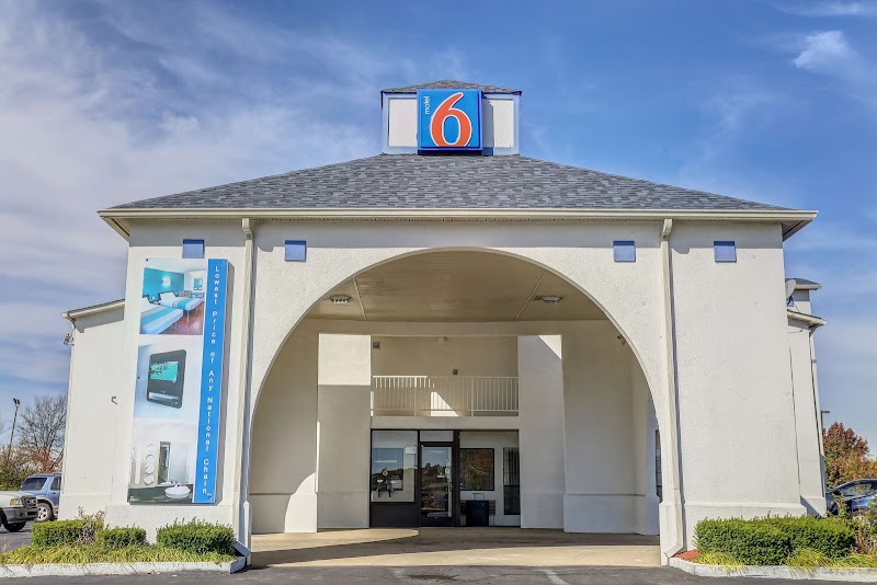 Motel 6 Dickson, TN in Dickson, Tennessee, United States
