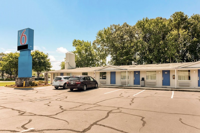 Motel 6 Newport News, VA in Newport News, Virginia, United States
