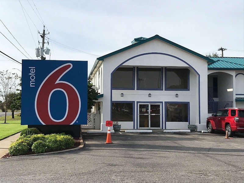 Motel 6 Pensacola, FL - NAS in Pensacola Station, Florida, United States