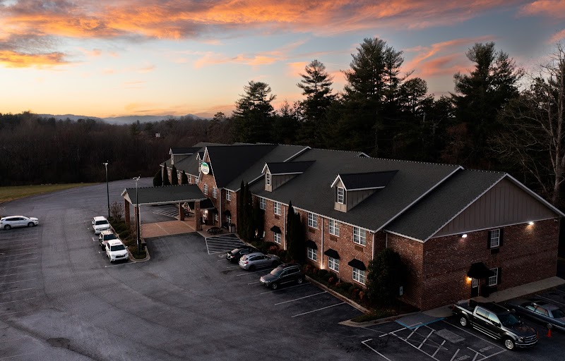 Mountain Inn & Suites in Hendersonville, North Carolina, United States
