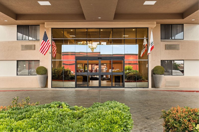 Oxford Suites Redding in Redding, California, United States