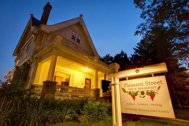 Pleasant Street Bed and Breakfast in Oconomowoc, Wisconsin, United States