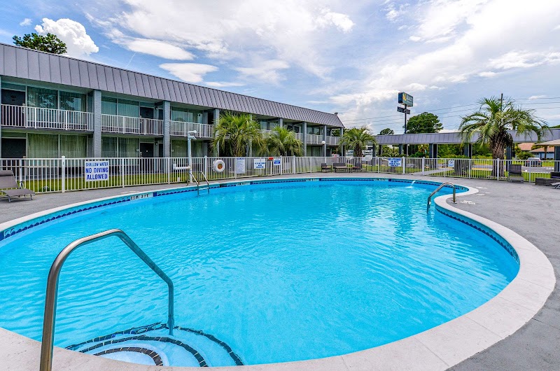 Quality Inn & Suites Hardeeville - Savannah North in Hardeeville, South Carolina, United States