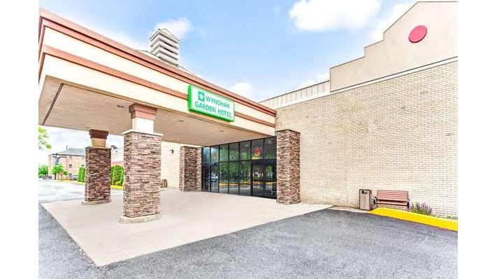 Ramada by Wyndham Romulus Detroit Metro Airport in Romulus, Michigan, United States