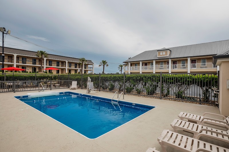 Red Roof Inn & Suites Calhoun in Calhoun, Georgia, United States
