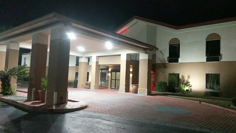 Red Roof Inn & Suites Hinesville - Fort Stewart in Hinesville, Georgia, United States