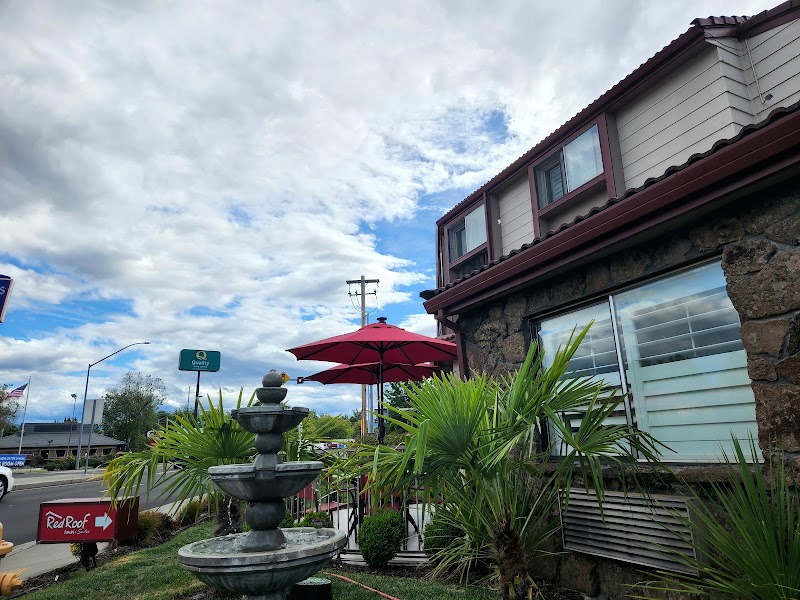 Red Roof Inn & Suites Medford in Medford, Oregon, United States