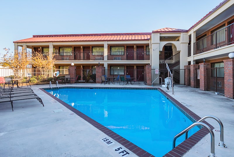 Red Roof Inn & Suites Scottsboro in Scottsboro, Alabama, United States