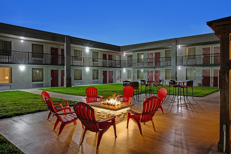 Red Roof Inn & Suites Wilkesboro in North Wilkesboro, North Carolina, United States