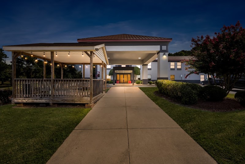 Red Roof PLUS+ Henderson in Henderson, North Carolina, United States