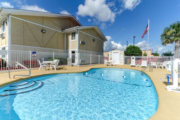 Rodeway Inn & Suites Jacksonville Near Camp Lejeune in Jacksonville, North Carolina, United States