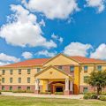 Scottish Inn & Suites La Porte