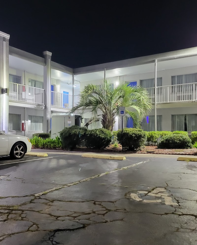 Sunrise Hotel Jacksonville in Jacksonville, North Carolina, United States