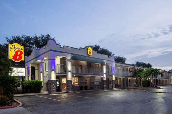 Super 8 by Wyndham Bradenton Sarasota Area in Bradenton, Florida, United States